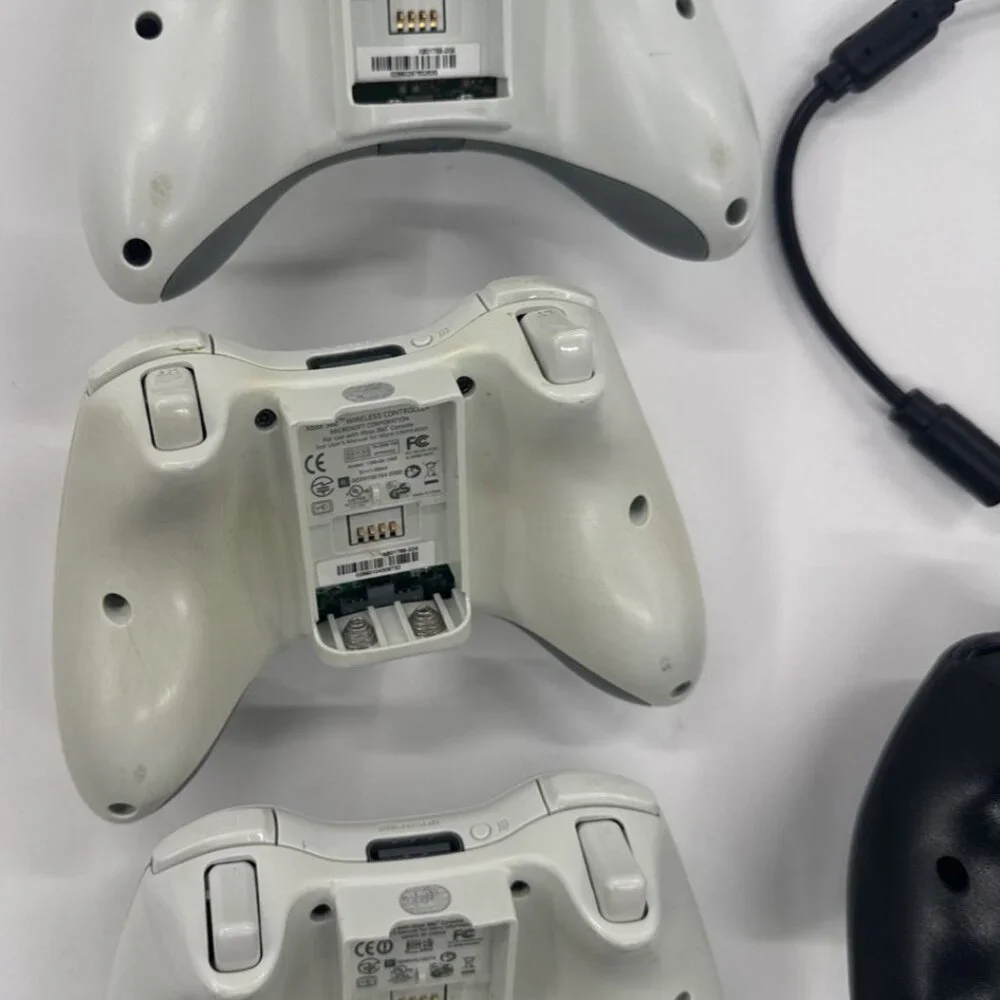 Microsoft Xbox 360 Lot Black White Controllers Wired Wireless Remote UNTESTED